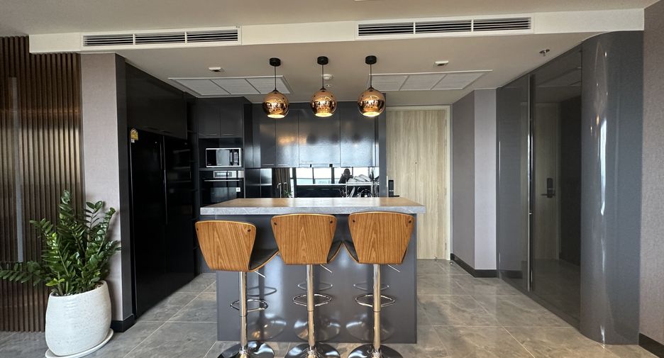 For rent 3 bedrooms condo in Bang Lamung, Chonburi