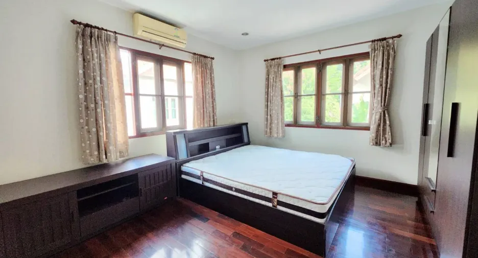 For rent 3 bedrooms house in Mueang Chiang Mai, Chiang Mai