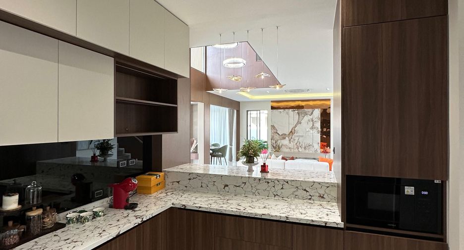 Villa zum Kauf mit 5 Zimmer in Bang Lamung, Chonburi