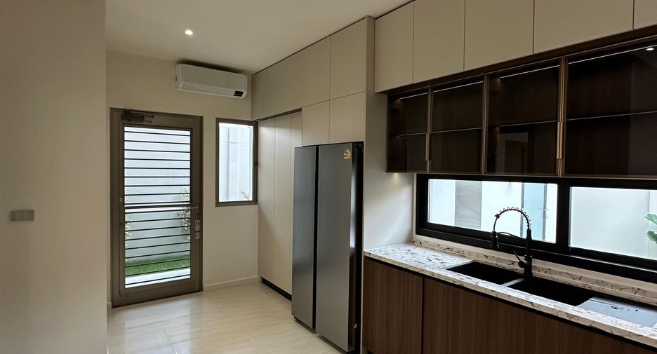 Villa zum Kauf mit 5 Zimmer in Bang Lamung, Chonburi