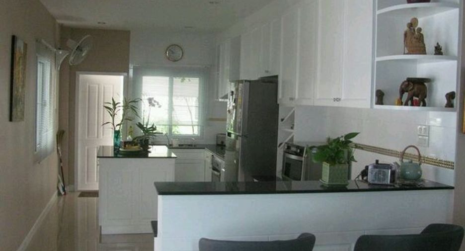 Casa en venta de 4 habitaciones en San Kamphaeng, Chiang Mai