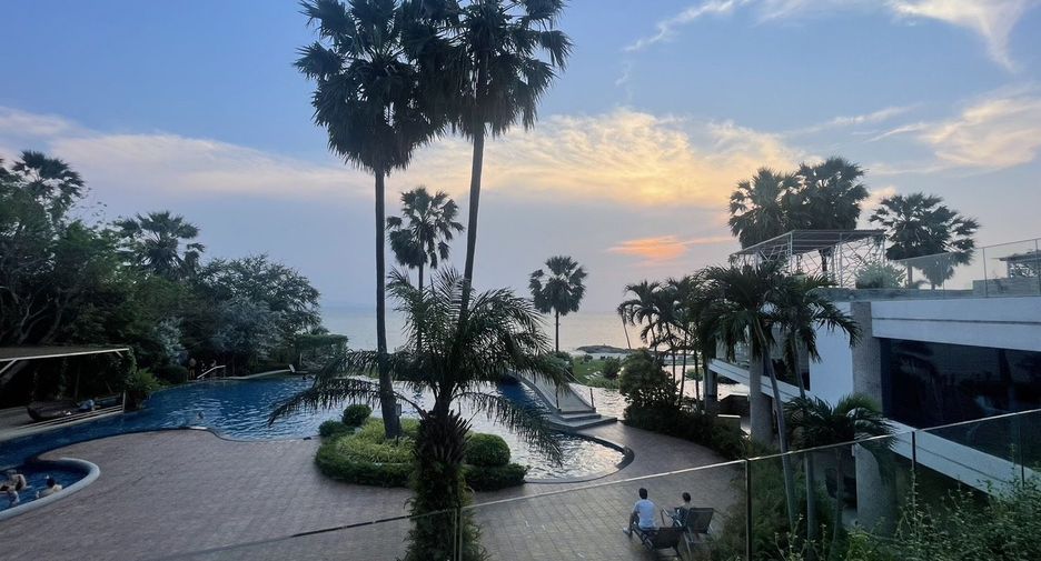For rent 4 bedrooms condo in Bang Lamung, Chonburi