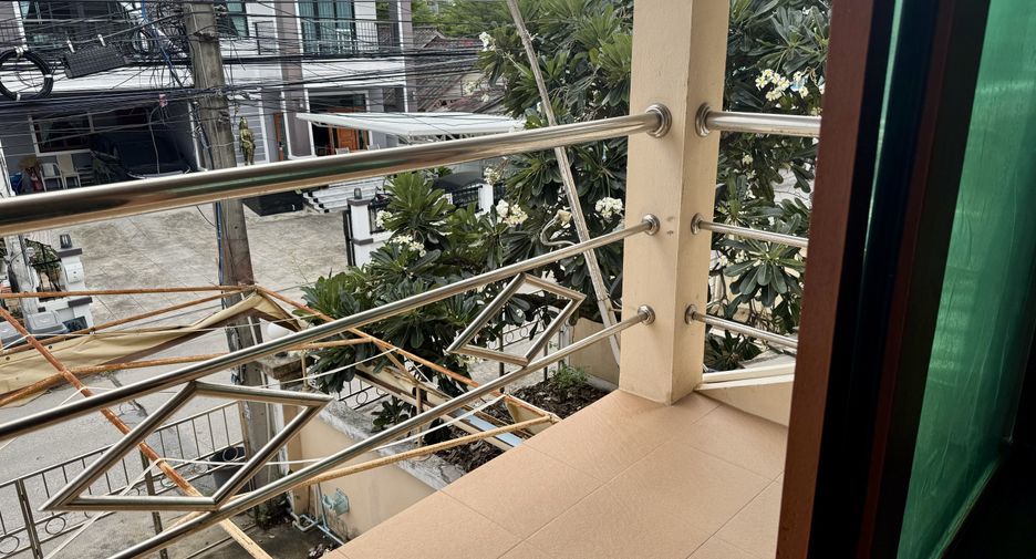 For sale 4 bedrooms townhouse in Ko Samui, Surat Thani