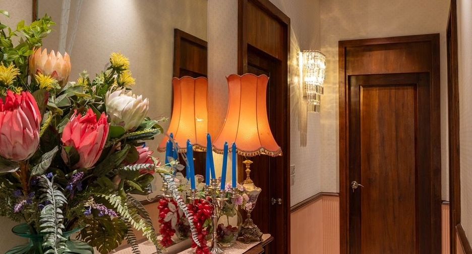 For rent 4 bedrooms villa in Saraphi, Chiang Mai