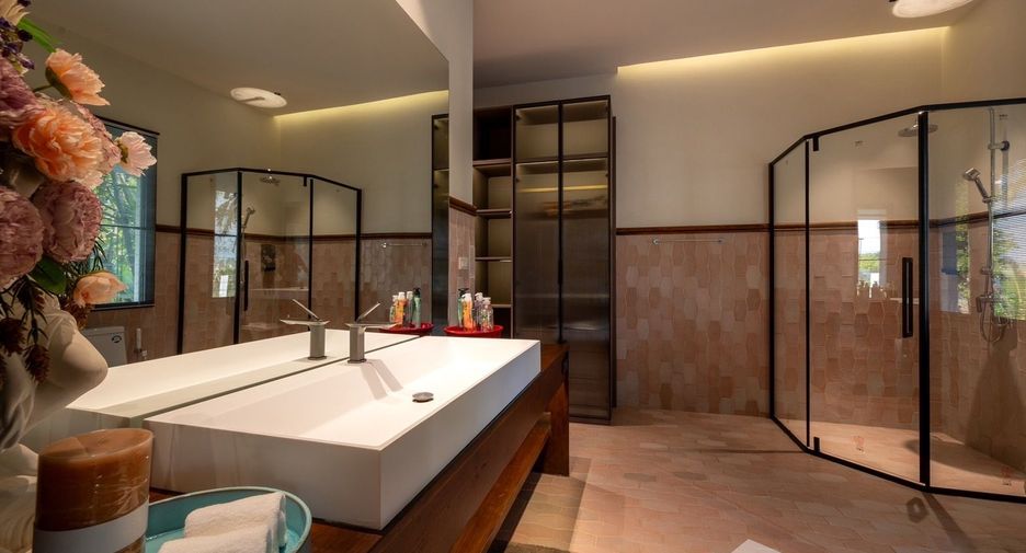 For rent 4 bedrooms villa in Saraphi, Chiang Mai