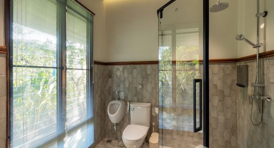 For rent 4 bedrooms villa in Saraphi, Chiang Mai