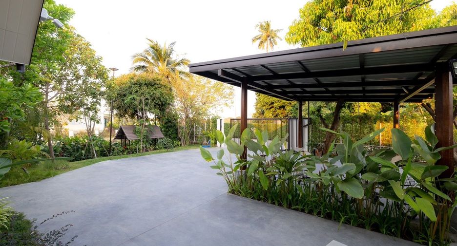 For rent 4 bedrooms villa in Saraphi, Chiang Mai