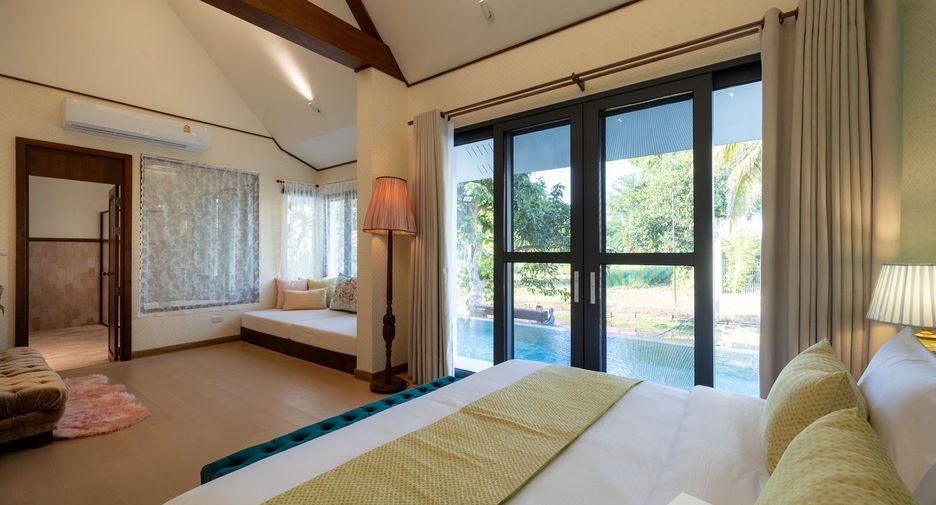 For rent 4 bedrooms villa in Saraphi, Chiang Mai