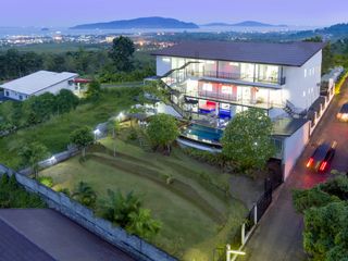Villa zum Kauf und zur Miete mit 8 Zimmer in Mueang Phuket, Phuket