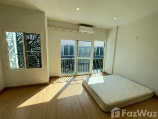 Casa adosada en alquiler de 3 habitaciones en Mueang Chiang Mai, Chiang Mai