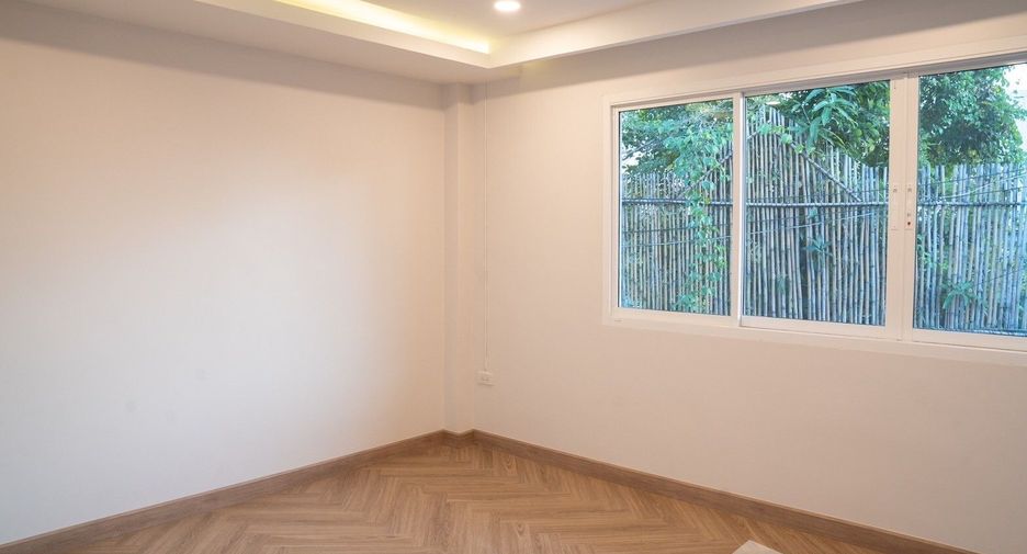 Reihenhaus zum Kauf mit 2 Zimmer in Mueang Chiang Mai, Chiang Mai