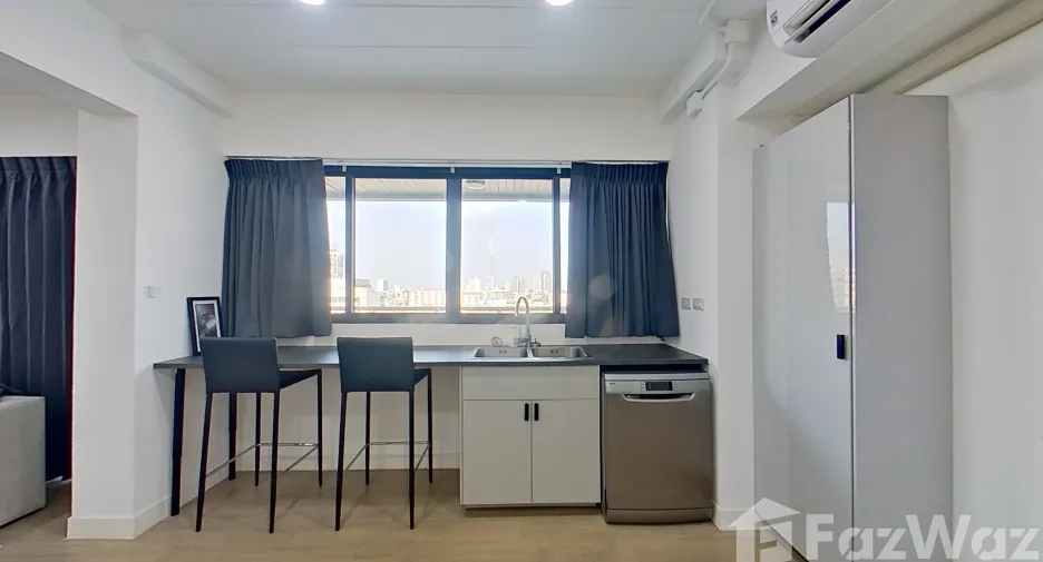 For sale 3 bedrooms condo in Phaya Thai, Bangkok