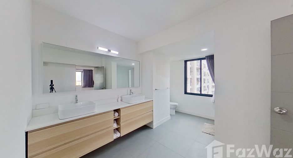 For sale 3 bedrooms condo in Phaya Thai, Bangkok
