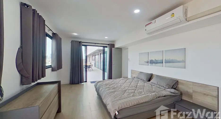 For sale 3 bedrooms condo in Phaya Thai, Bangkok