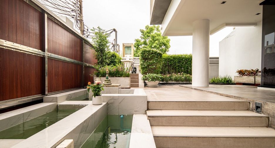 À vendre et à louer 12 chambres villa à Bang Kapi, Bangkok