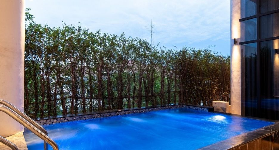 À vendre et à louer 12 chambres villa à Bang Kapi, Bangkok