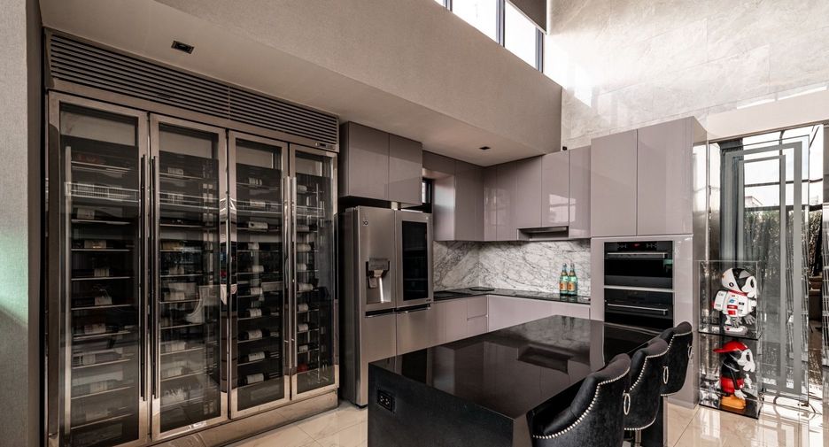 À vendre et à louer 12 chambres villa à Bang Kapi, Bangkok