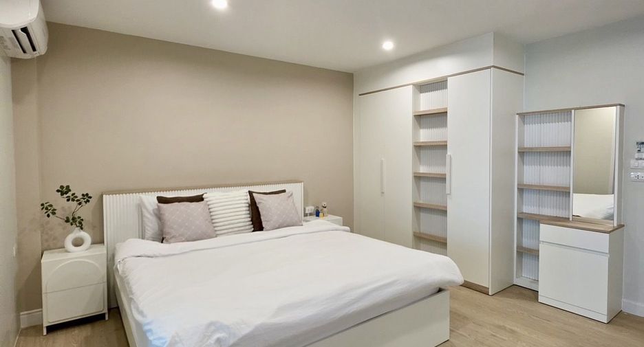 For rent 2 bedrooms townhouse in Mueang Chiang Mai, Chiang Mai