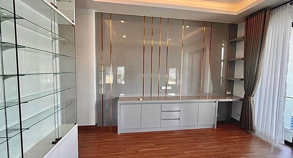 For sale 5 bedrooms villa in Mueang Chiang Mai, Chiang Mai