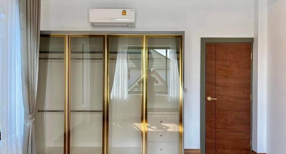 For sale 5 bedrooms villa in Mueang Chiang Mai, Chiang Mai