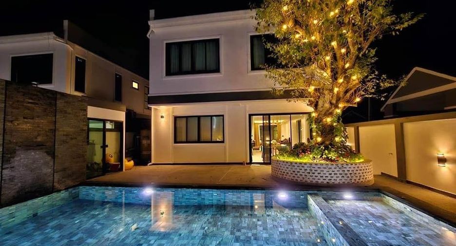 For sale 5 bedrooms villa in Mueang Chiang Mai, Chiang Mai