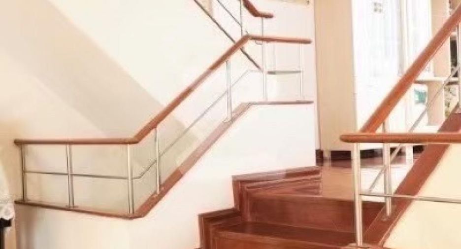 For sale 6 bedrooms townhouse in Sathon, Bangkok