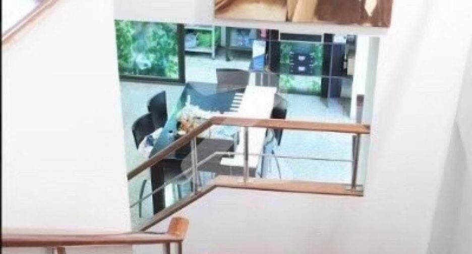 For sale 6 bedrooms townhouse in Sathon, Bangkok