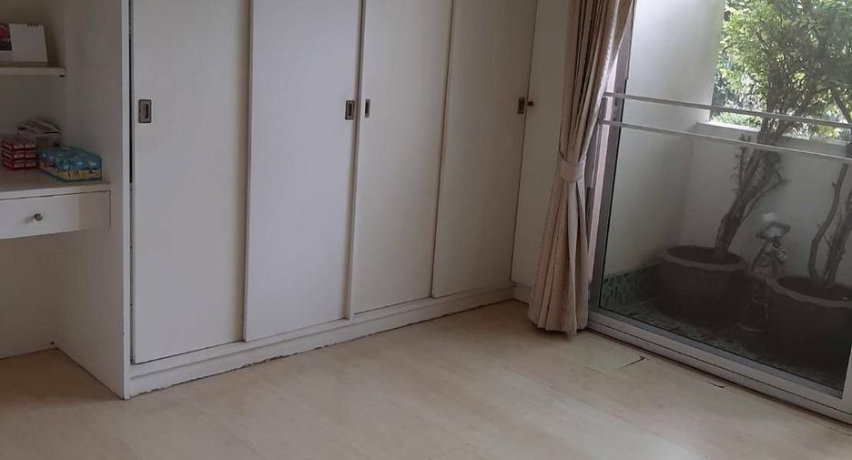 For sale 3 bedrooms condo in Watthana, Bangkok