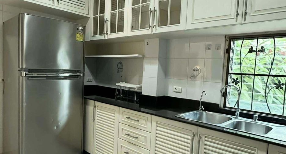 For rent 3 bedrooms house in Mueang Chiang Mai, Chiang Mai