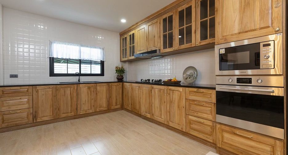 For sale 3 bedrooms house in San Kamphaeng, Chiang Mai