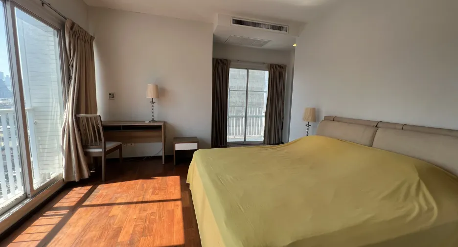 For sale 2 bedrooms condo in Watthana, Bangkok