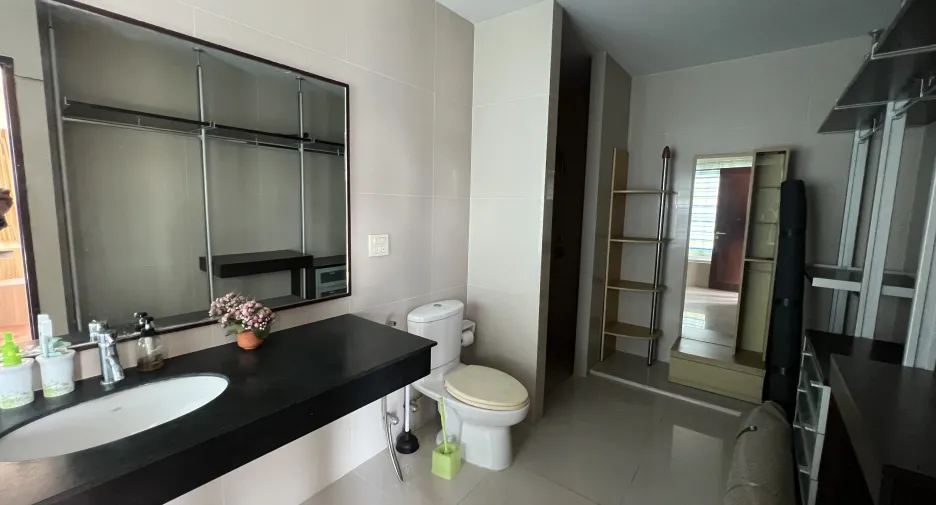 For sale 2 bedrooms condo in Watthana, Bangkok