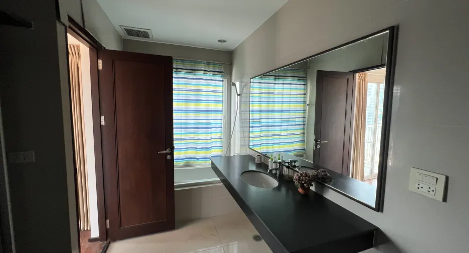 For sale 2 bedrooms condo in Watthana, Bangkok