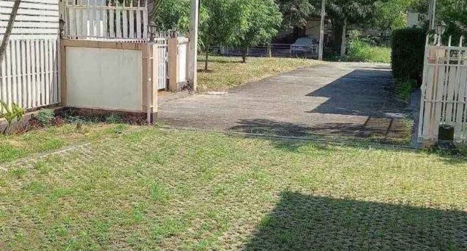 For rent 4 bedrooms house in Mueang Chiang Mai, Chiang Mai