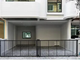 For sale そして for rent 5 ベッドルーム house in Khlong San, Bangkok