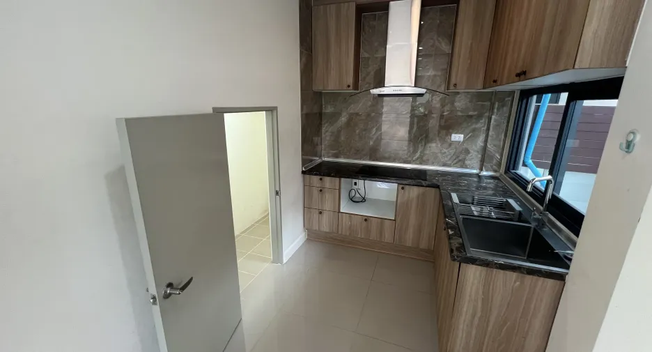 ขาย และ ให้เช่า 4 ห้องนอน บ้านเดี่ยว ใน ประเวศ, กรุงเทพฯ