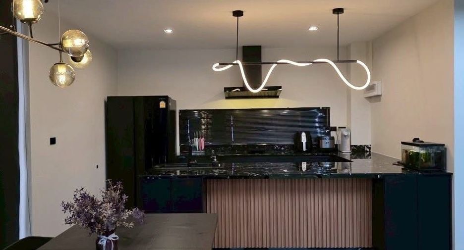 For rent 3 bedrooms house in San Kamphaeng, Chiang Mai