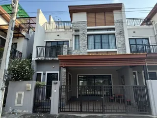 Аренда 3 спальни таунхаус в Ча Ам, Пхетбури