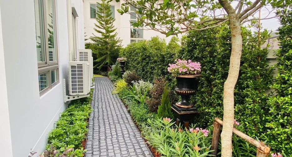 For sale and for rent 5 bedrooms house in Lat Krabang, Bangkok