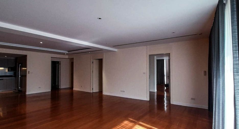 For sale 3 bedrooms condo in Watthana, Bangkok