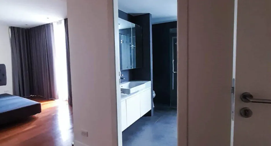 For sale 3 bedrooms condo in Watthana, Bangkok