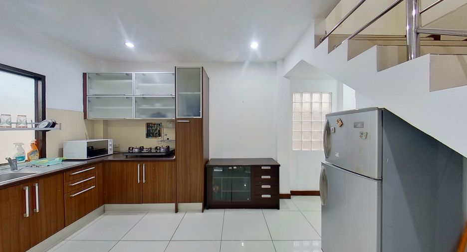 For sale 4 ベッドルーム house in Mueang Chiang Mai, Chiang Mai