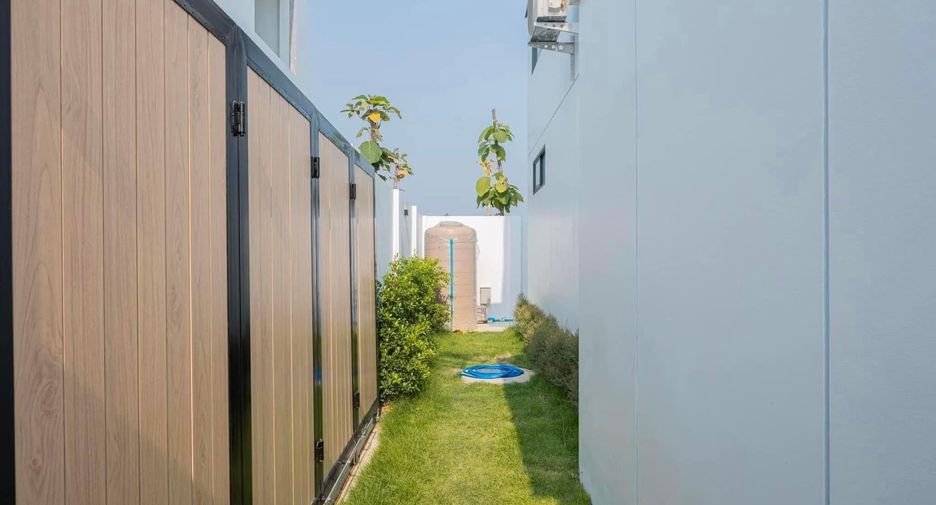 For sale and for rent 4 bedrooms villa in Mueang Chiang Mai, Chiang Mai