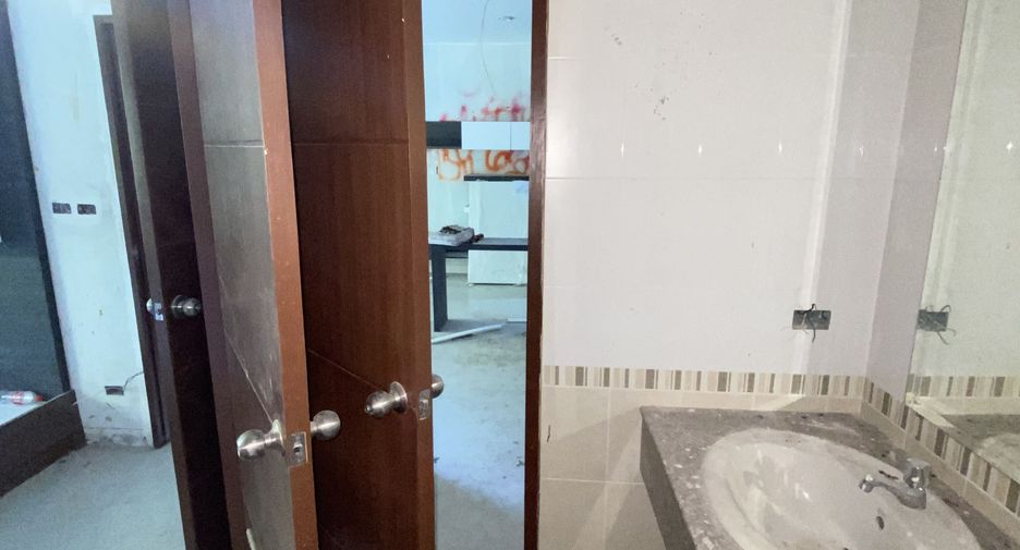 For sale 2 bedrooms apartment in Mueang Phuket, Phuket