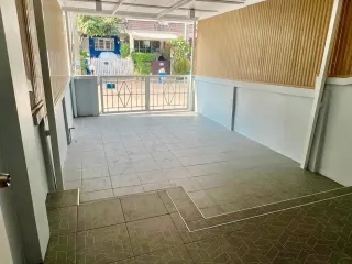 For sale 4 bedrooms townhouse in Mueang Samut Prakan, Samut Prakan