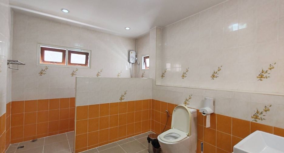 For rent 4 bedrooms house in Mueang Chiang Mai, Chiang Mai
