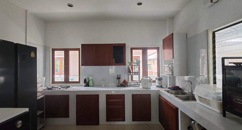 For rent 4 bedrooms house in Mueang Chiang Mai, Chiang Mai