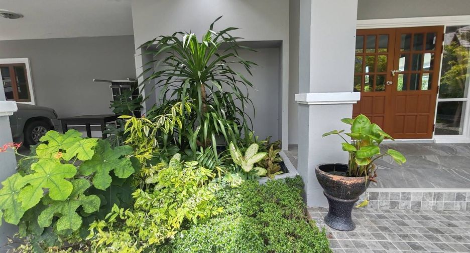 For rent 4 bedrooms house in Mueang Chiang Mai, Chiang Mai