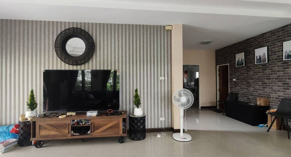 For rent 4 bedrooms house in Mueang Chiang Mai, Chiang Mai