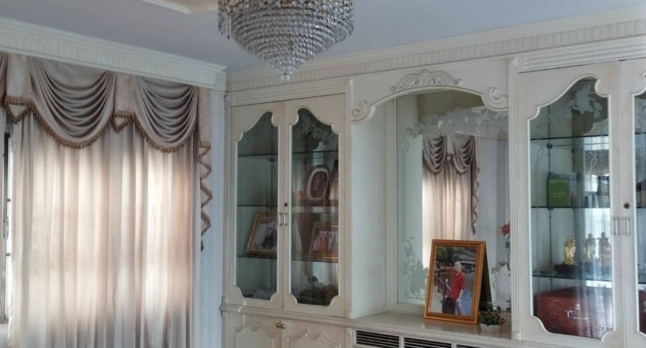 For sale 4 bedrooms house in Mueang Chiang Mai, Chiang Mai